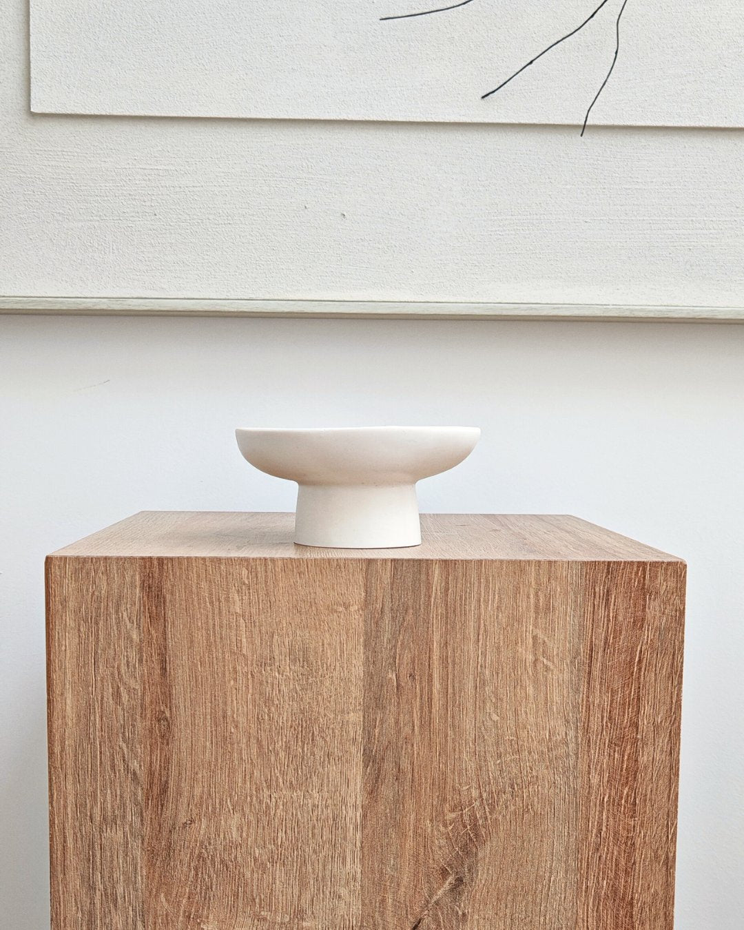 Eos, alzata decorativa in eco- resina Jesmonite fatta a mano da Aurah Lab.jpg