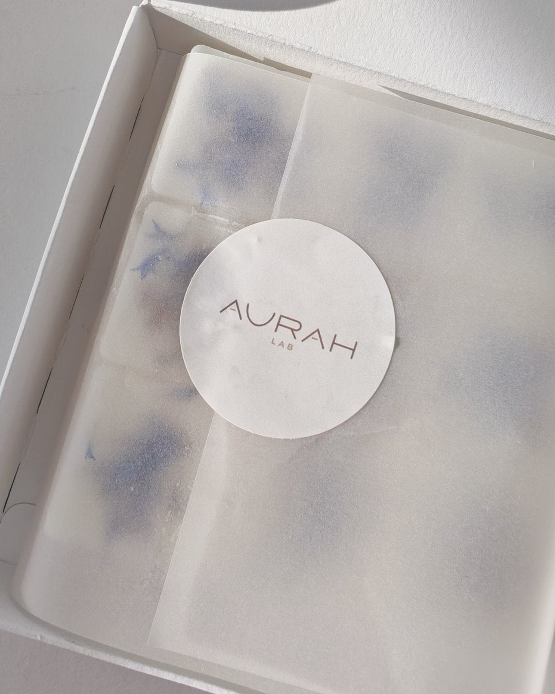 Set da 9 Praline botaniche (wax melt) in cera cera di oliva ai Cristalli di Sale, con petali di fiordaliso, ideali per il brucia essenze.