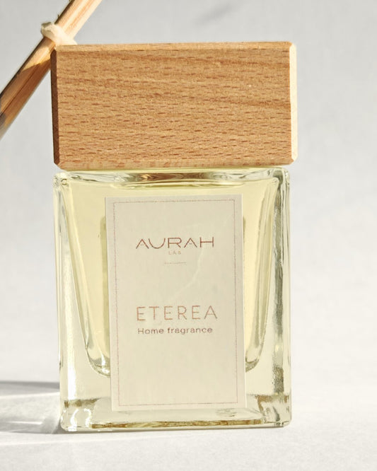 Diffusore ambiente Eterea Aurah Lab con tappo in legno e bastoncini, fragranza iconica del brand
