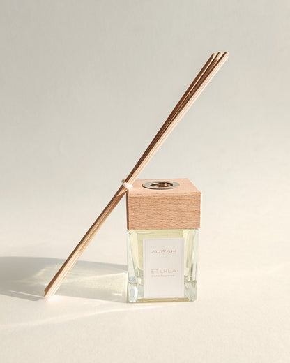 Diffusore ambiente Eterea Aurah Lab con tappo in legno e bastoncini, fragranza iconica del brand