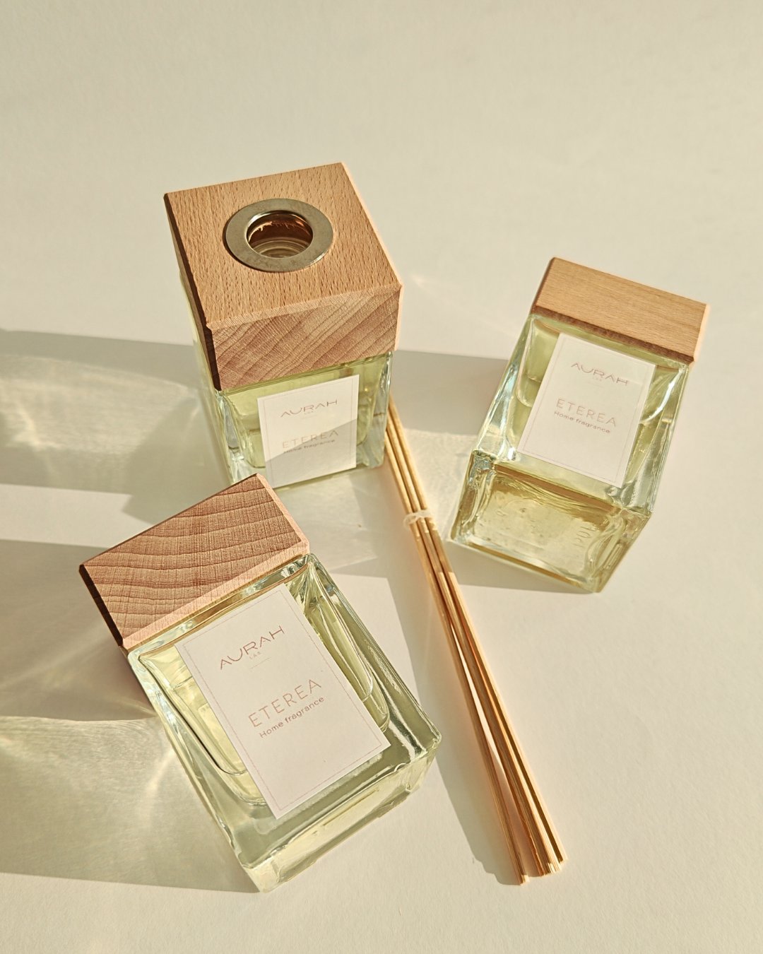 Diffusore ambiente Eterea Aurah Lab con tappo in legno e bastoncini, fragranza iconica del brand