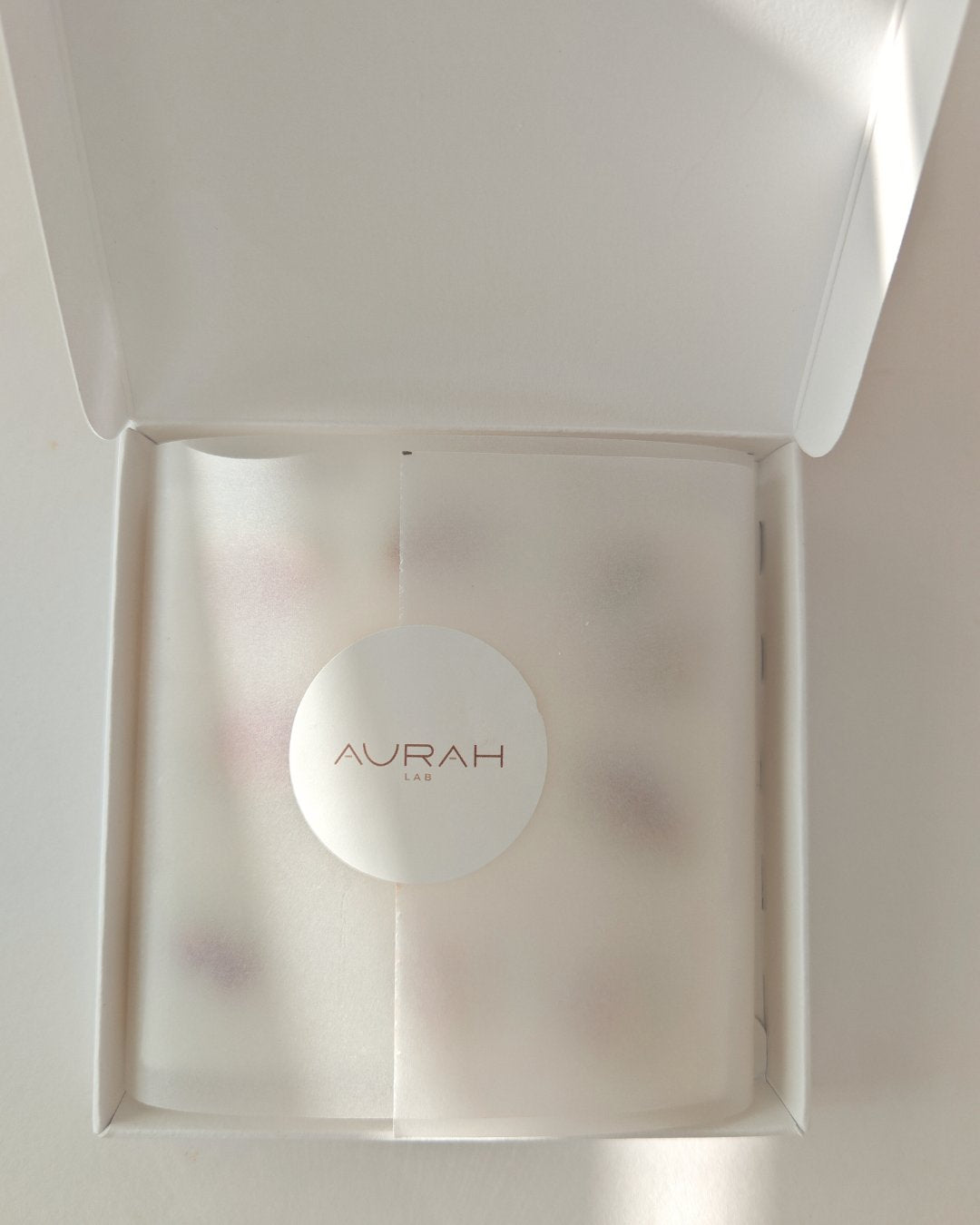 Set da 9 Praline botaniche (wax melt) in cera cera di oliva al Sandalo & Fico, con fico essiccato, ideali per il brucia essenze.