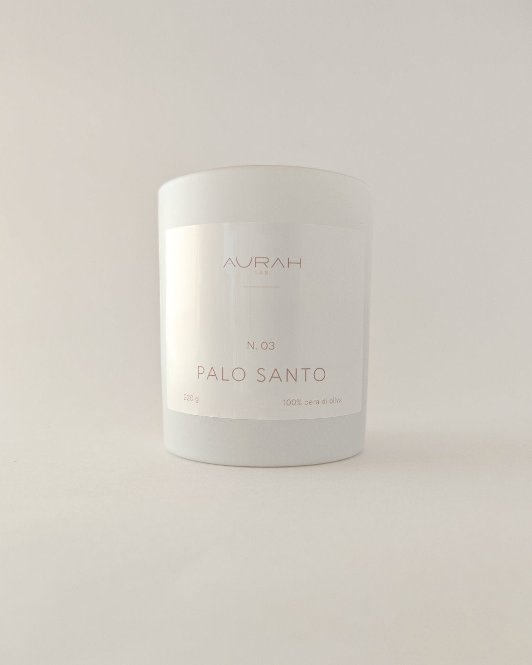 Candela artigianale Aurah Lab al Palo Santo, cera di oliva e stoppino in legno, contenitore in vetro bianco opaco