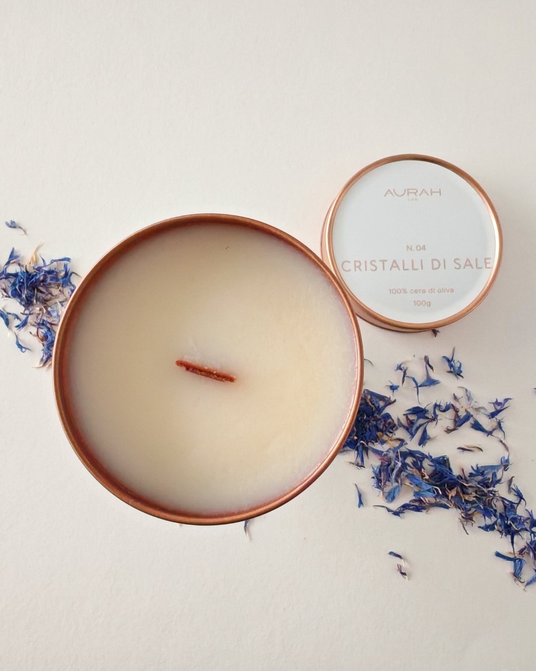 Candela travel Aurah Lab fragranza Cristalli di Sale in cera di oliva e barattolo di alluminio rose gold