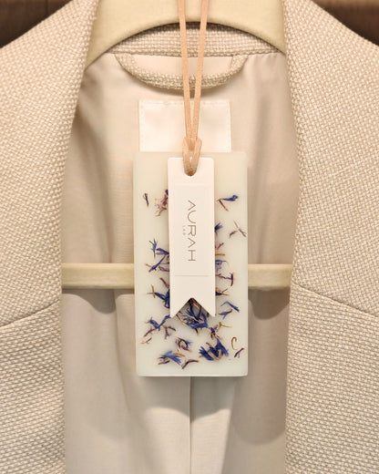 Gioielli Botanici Cristalli di Sale Aurah Lab - set da 2 profumatori artigianali in cera di oliva con petali di fiordaliso blu, ideali per armadi e cassetti