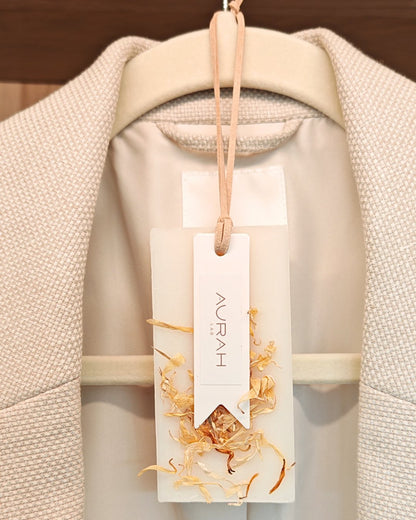 Gioielli Botanici Palo Santo Aurah Lab - set da 2 profumatori artigianali in cera di oliva con petali di calendula, ideali per armadi e cassetti