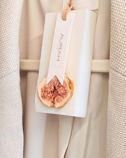 Gioielli Botanici Sandalo & Fico Aurah Lab - set da 2 profumatori artigianali in cera di oliva con fico essiccato, ideali per armadi e cassetti