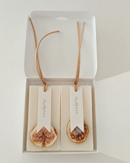 Gioielli Botanici Sandalo & Fico Aurah Lab - set da 2 profumatori artigianali in cera di oliva con fico essiccato, ideali per armadi e cassetti