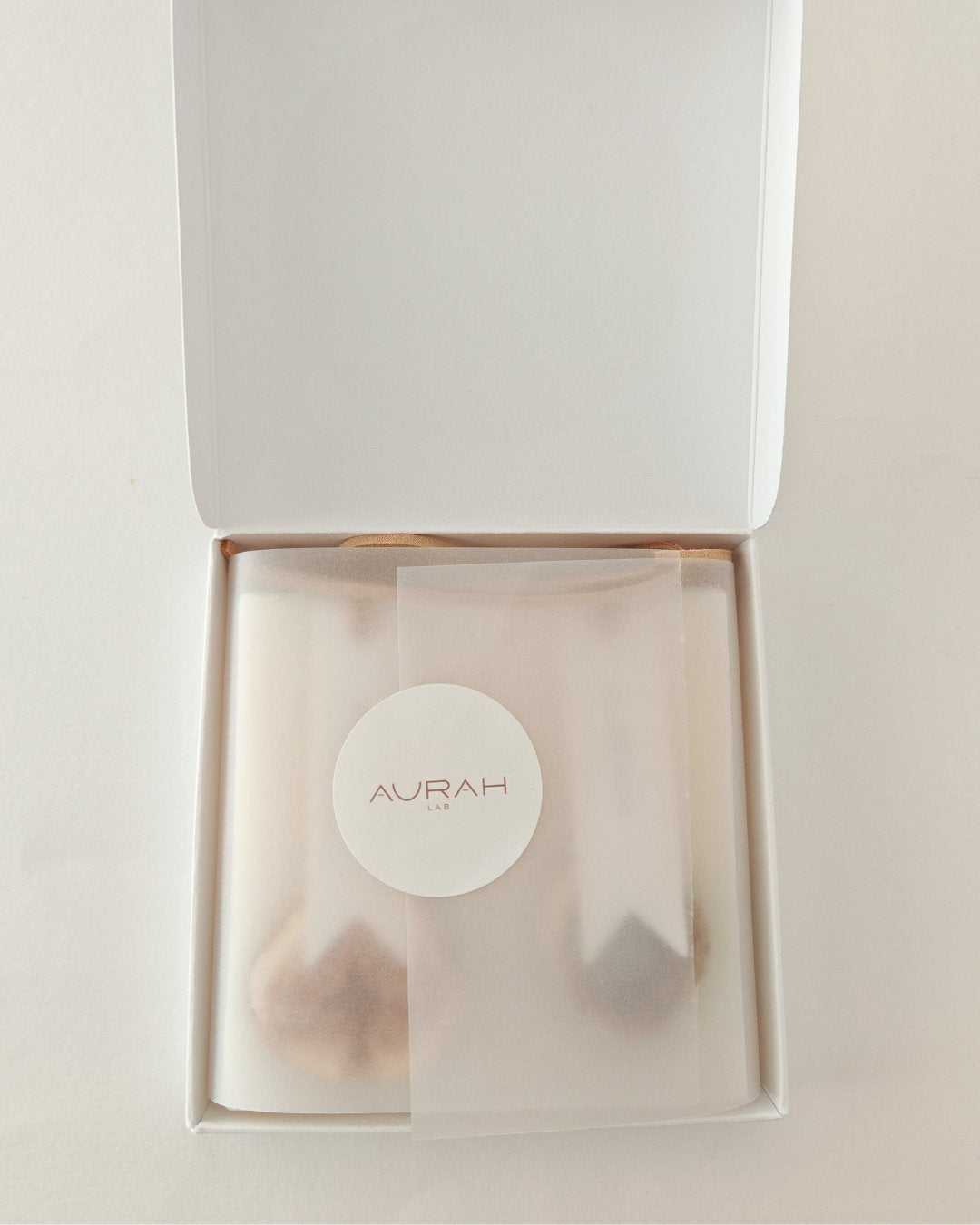 Gioielli Botanici Sandalo & Fico Aurah Lab - set da 2 profumatori artigianali in cera di oliva con fico essiccato, ideali per armadi e cassetti