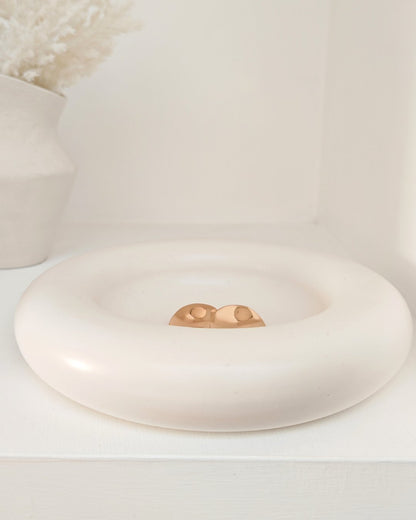 Porta gioielli e centrotavola Duna in Jesmonite bianco, ciotola arrotondata profonda, design artigianale Aurah Lab.
