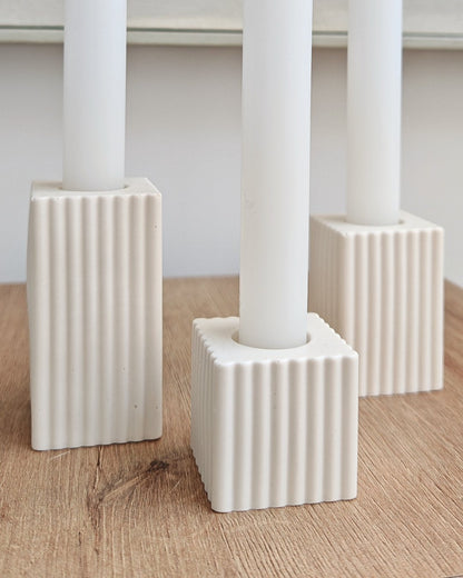 Tris porta candele in eco resina Jesmonite bianco prodotto a mano da Aurah Lab