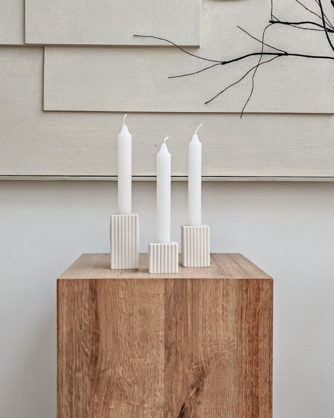 Tris porta candele in eco resina Jesmonite bianco prodotto a mano da Aurah Lab